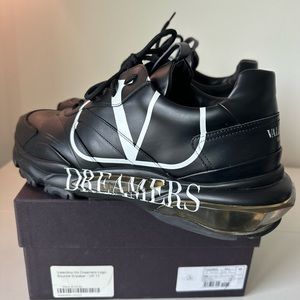 Valentino Go Dreamers Logo